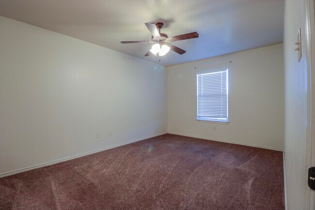 Building Photo - 9806 Avenue W