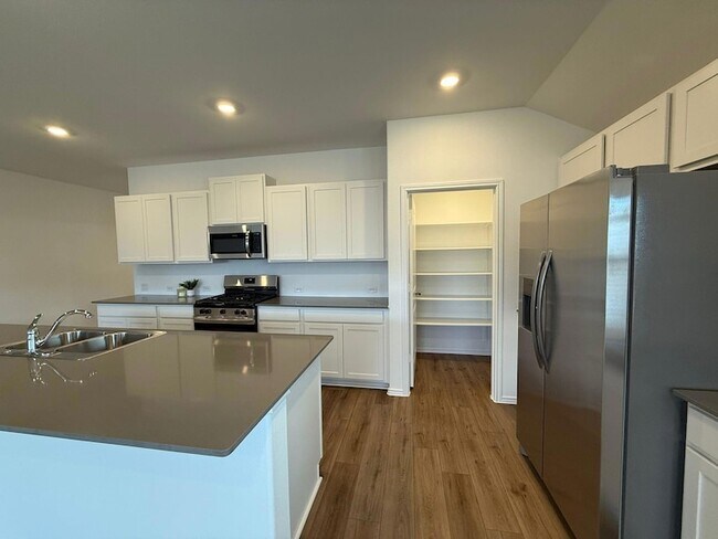 Building Photo - 290 Gresham