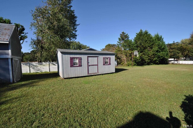 Building Photo - 9001 Crestwood Dr