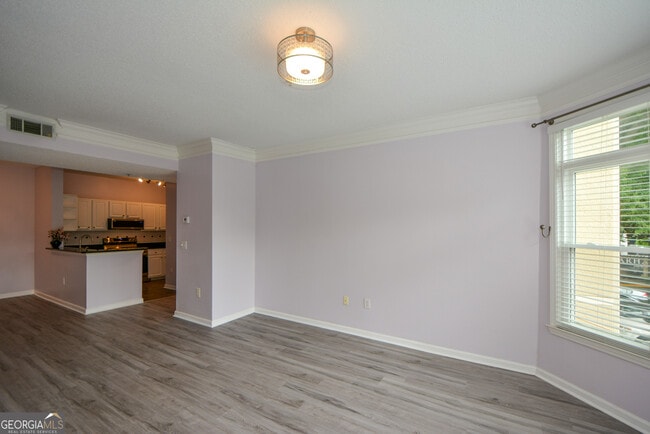 Building Photo - 955 Juniper St NE