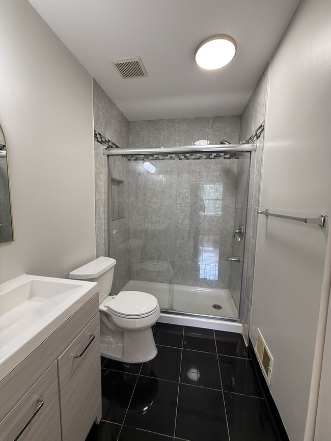 Building Photo - 271 Edgeware Ct