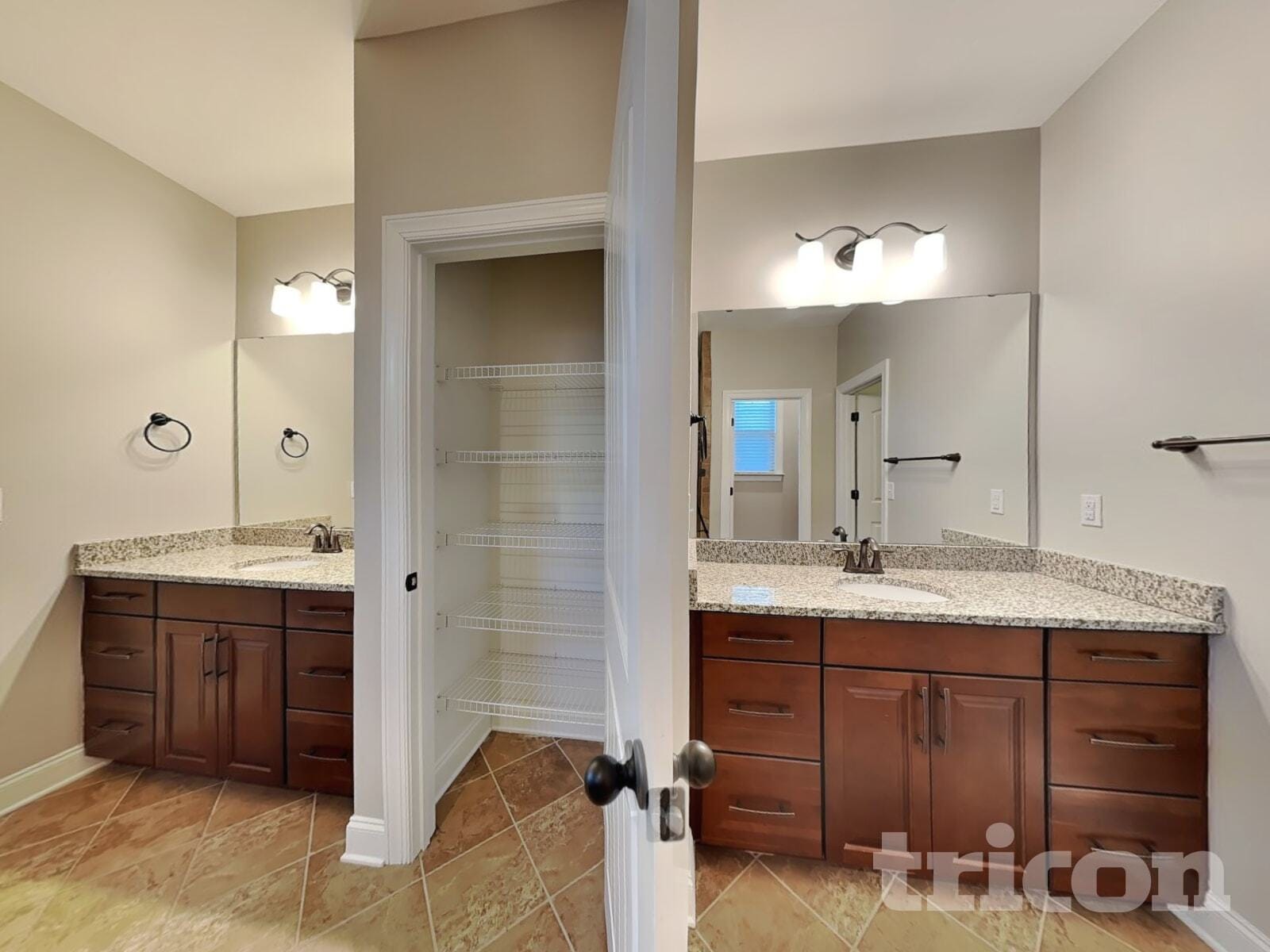 Building Photo - 10403 Drake Hill Dr