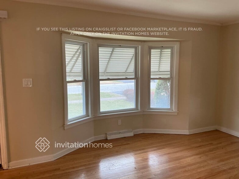 Building Photo - 1808 W 187th St