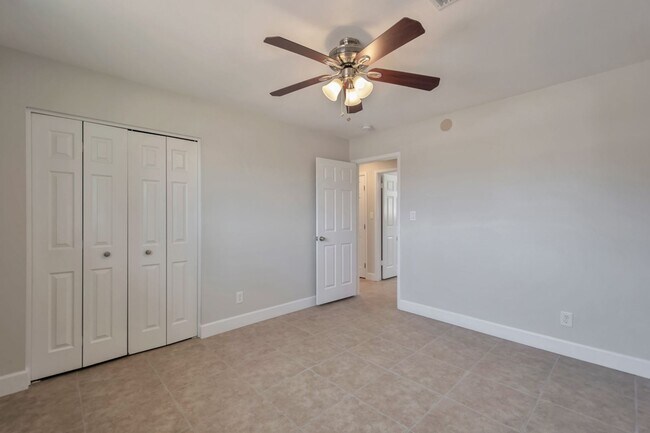 Building Photo - 6 BED HOUSE CLOSE TO ASU CAMPUS