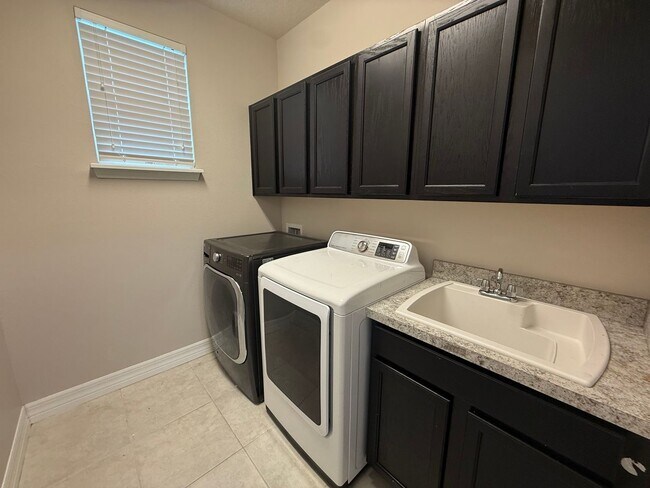 Building Photo - 8149 Gamemaster Ave