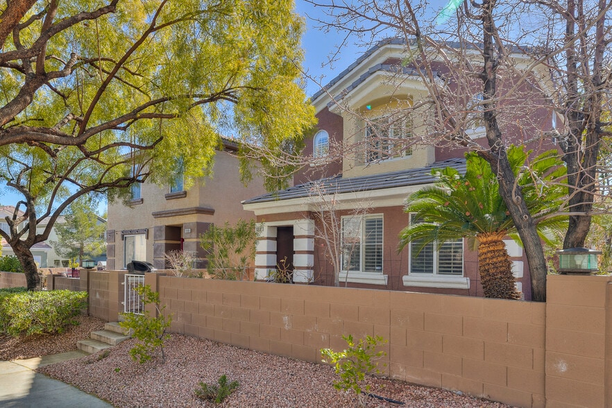 Building Photo - 9912 Via Toro Ave