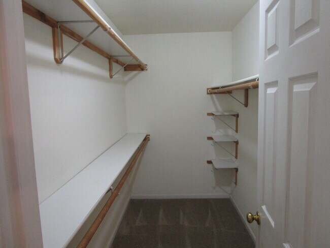 Building Photo - 2406 Calder Ct