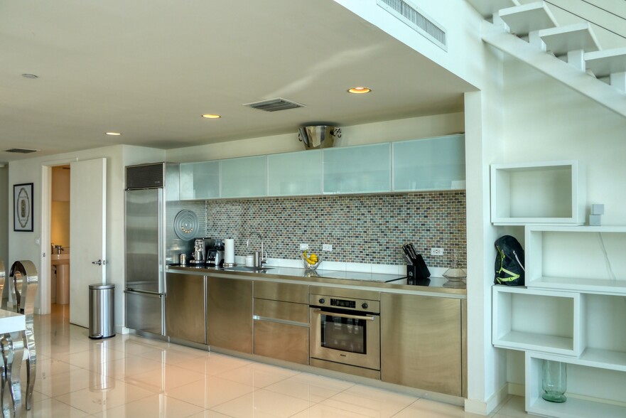 Kitchen - 1040 Biscayne Blvd