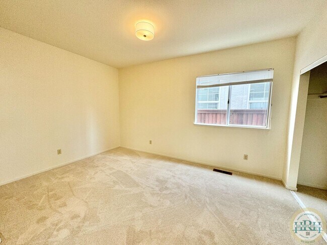 Building Photo - Large 6 BR|3 BA in the coveted Community Of Traditions Belhaven in Daly City With Views Of The Hills