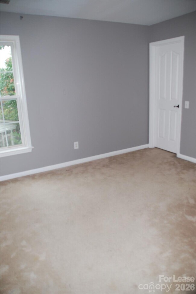 Building Photo - 733 Meadow Lake Dr