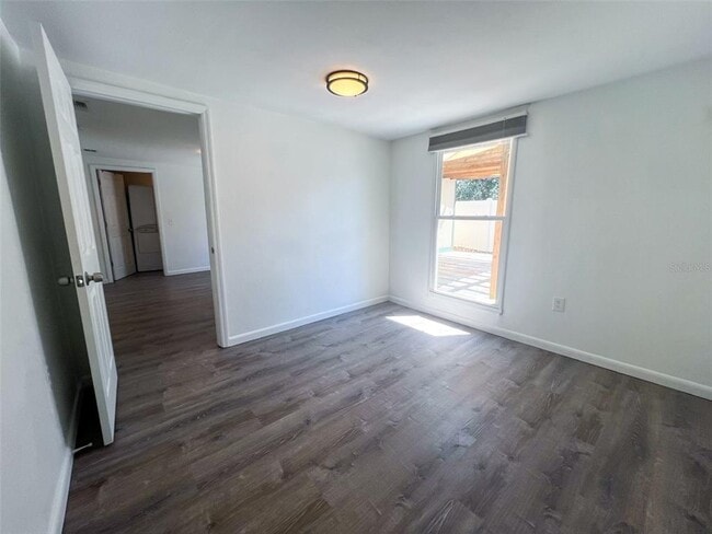 Building Photo - 3402 W Van Buren Dr