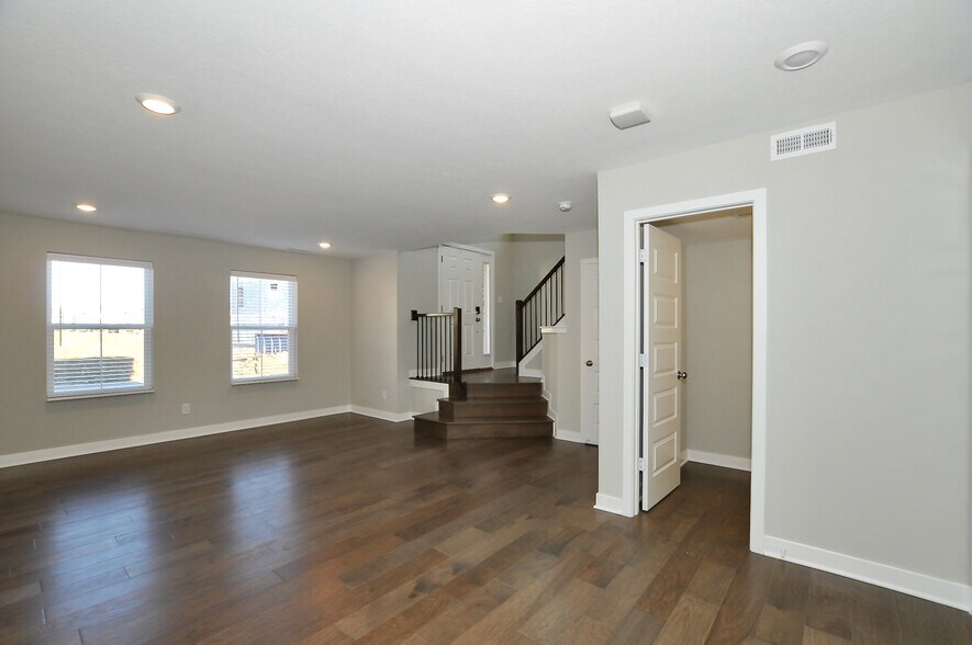 Building Photo - 927 Yorkshire Ln