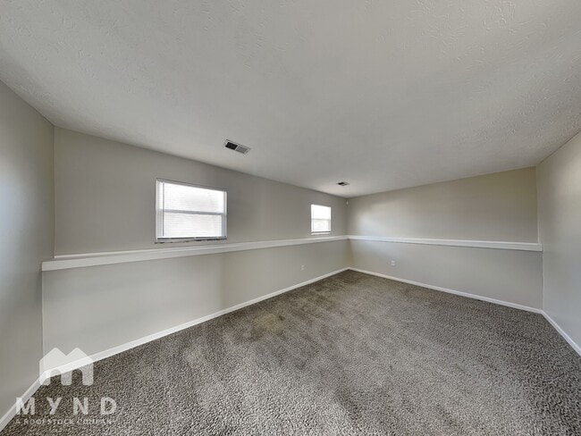 Building Photo - 849 Upwoods Dr
