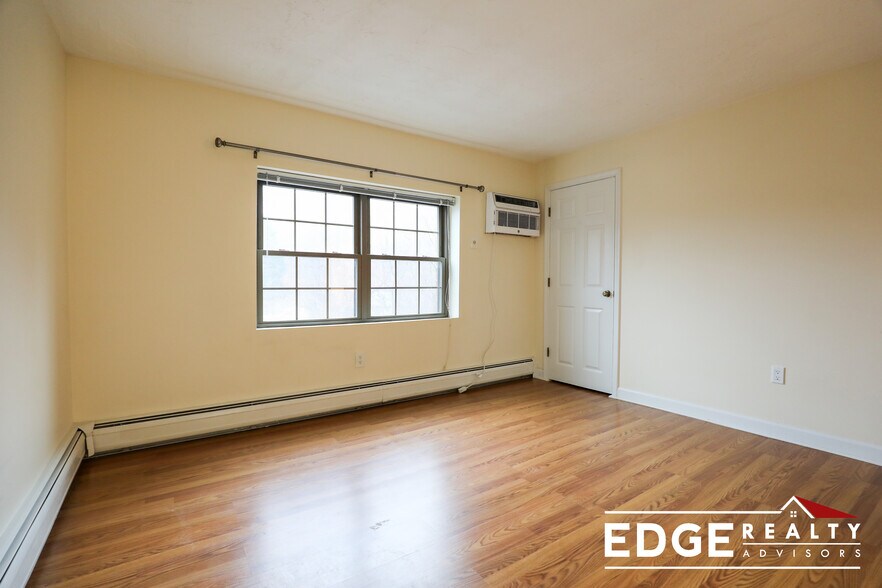 Building Photo - 104 Winter St