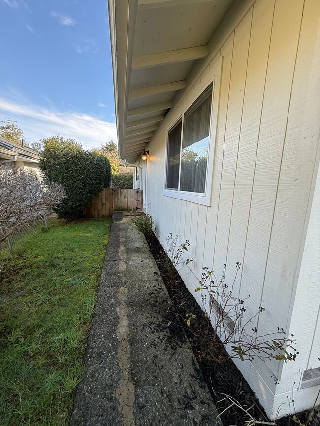 Building Photo - Beautifully renovated 2 bed/1 bath