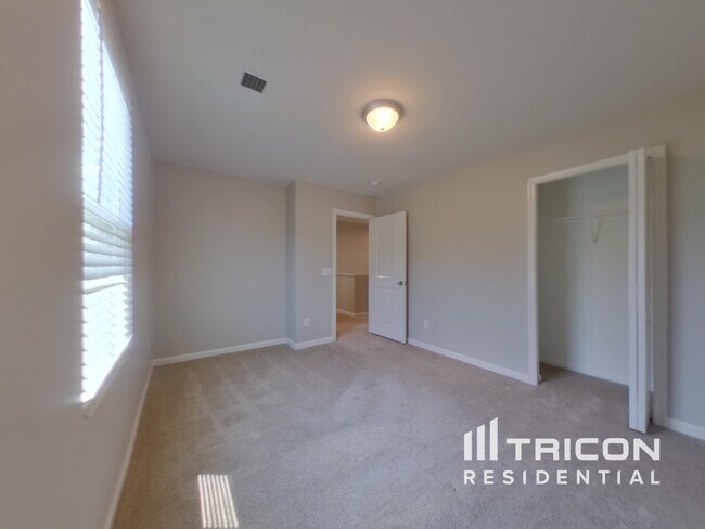 Building Photo - 120 Castlebrook Dr