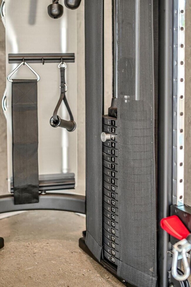 Building Photo - Stunning one bedroom unit in The Wedgewood section of town.