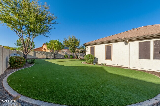 Building Photo - 19888 E Russet Rd