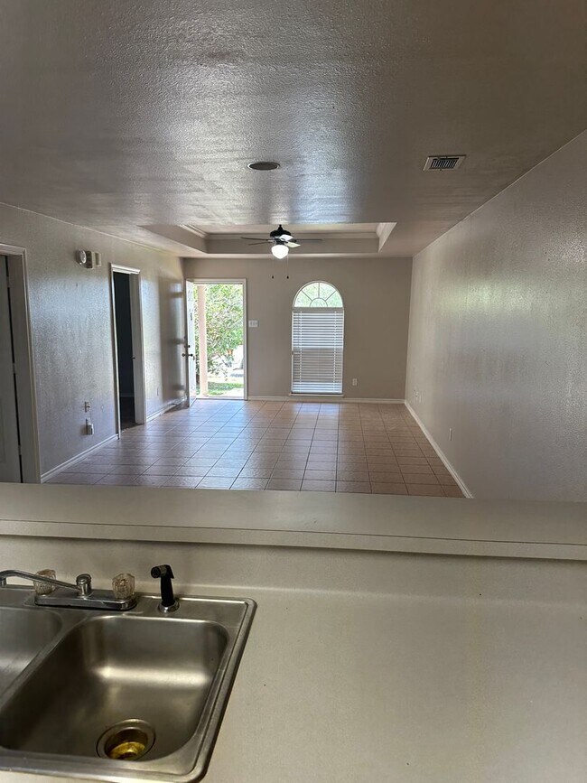 Building Photo - College Station - 3 bedroom/2 bath Duplex ...