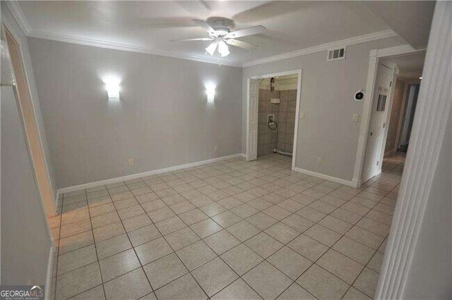 Building Photo - 6851 Roswell Rd