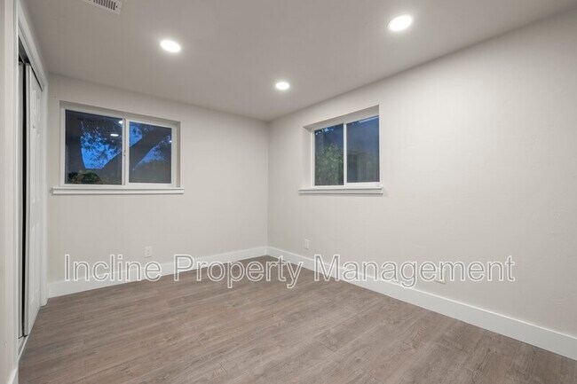 Building Photo - 450 Scenic Dr