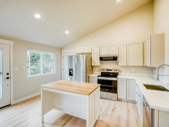 Building Photo - 20420 147th Ave SE