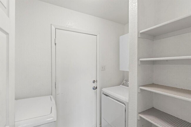 Building Photo - 112 Briarwood Ct