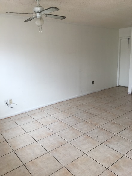 Building Photo - 1768 My Pl Ln