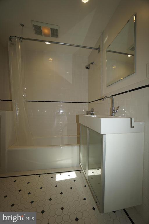 Building Photo - 1707 N Howard St