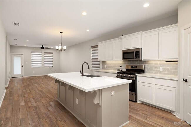 Building Photo - 1403 E Sonador Dr S