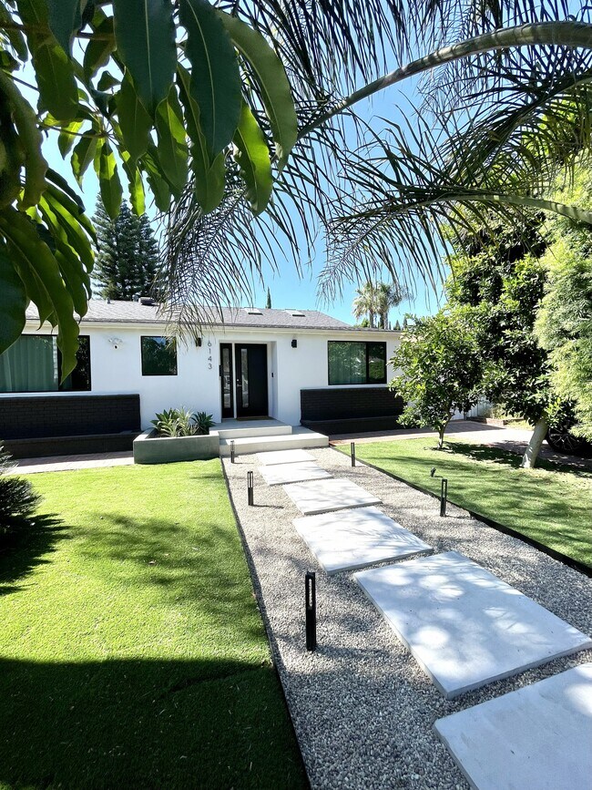 Building Photo - 6143 Carpenter Ave