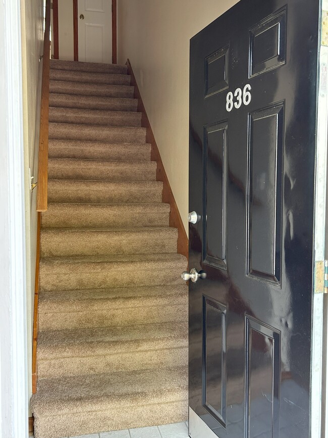 Building Photo - 836 Stonegate Ct