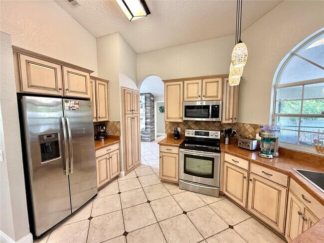 Building Photo - 102 Titan Dr