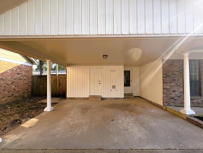 Building Photo - 6313 Cheekwood Ave