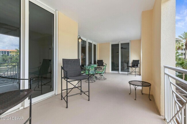 Building Photo - 102 Yacht Harbor Dr