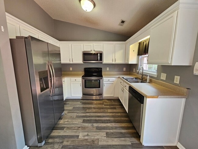 Building Photo - 3 Bedroom 2 Bath Richlands Home for Rent