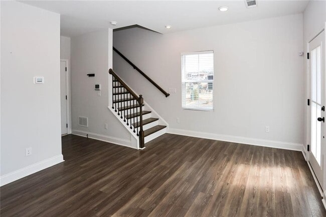 Building Photo - 313 Skylar Way SE