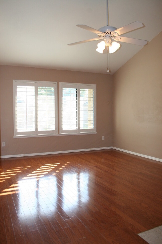 Building Photo - 5500 Lennox Ave