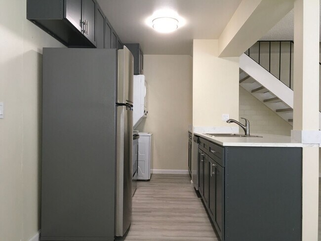 Building Photo - MOVE IN SPECIAL - 1/2 OFF THE 1ST MONTH RE...