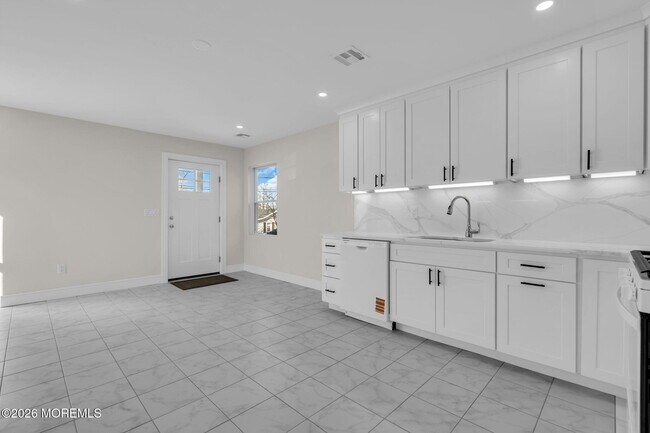 Building Photo - 2334 Adams Ave