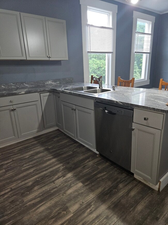 Building Photo - 1941 Madison St