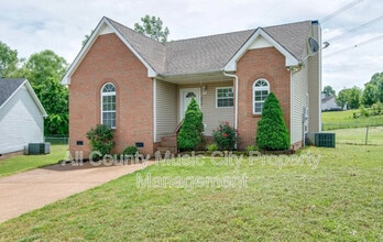 Building Photo - 2015 Holloway Ct