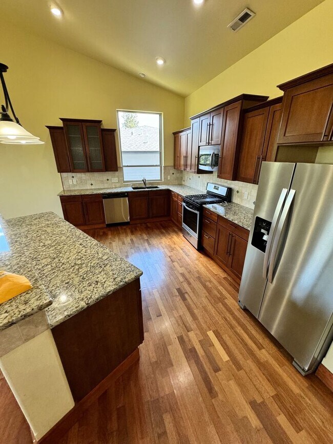 Building Photo - Stunning 4-Bedroom Home with Valley Views ...