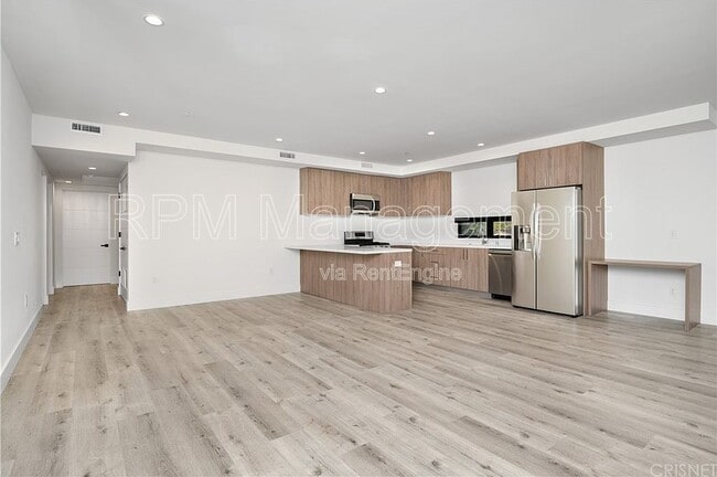 Building Photo - 5923 Laurel Canyon Blvd