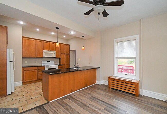 Building Photo - 778 Starr St