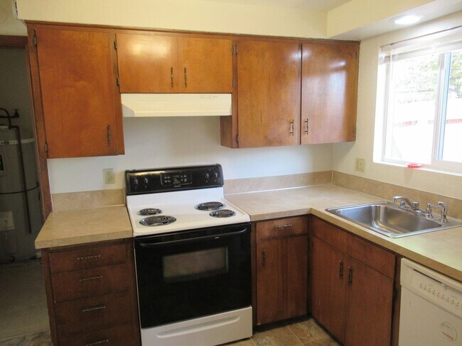Building Photo - Nice Clean Two Bedroom w/ Private Backyard