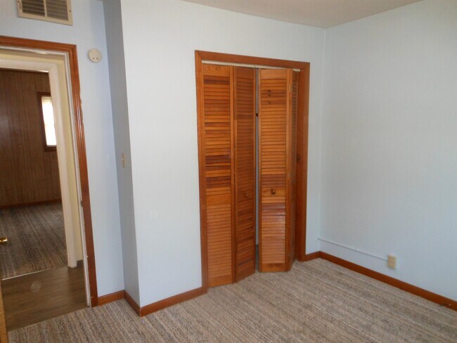 Building Photo - 2111 Maplehurst Ave