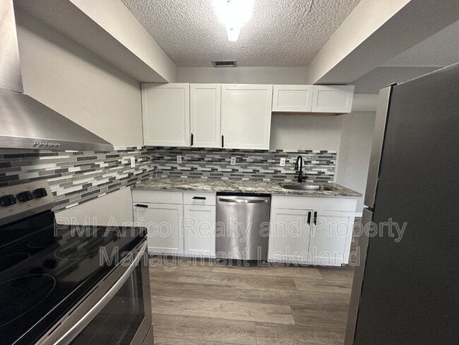 Building Photo - 1108 Country Club Ln