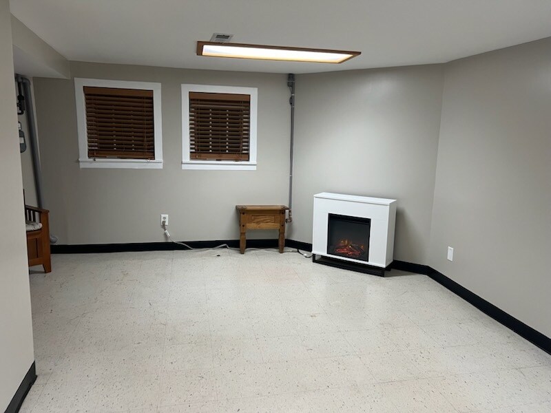 Building Photo - 4818 N Moody Ave