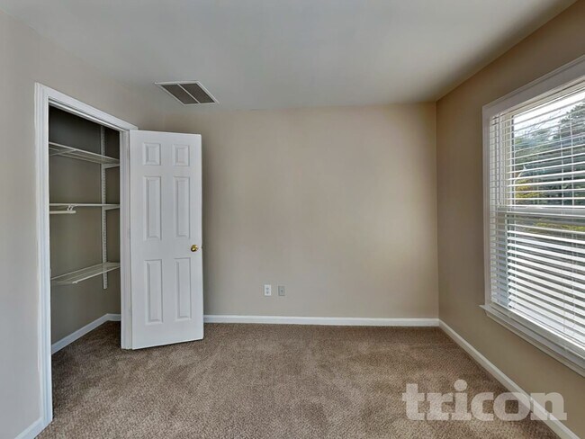 Building Photo - 4390 Pinewalk Dr